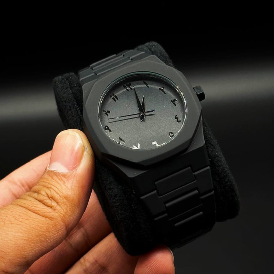 Arabic Numeral Watch (Black Aura)